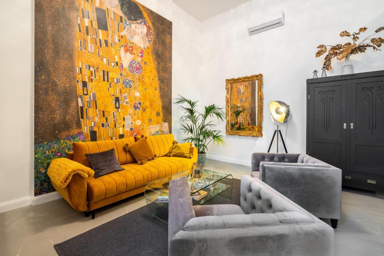 The Kiss - Luxurioeses City Loft Am Naschmarkt Vienna Luaran gambar