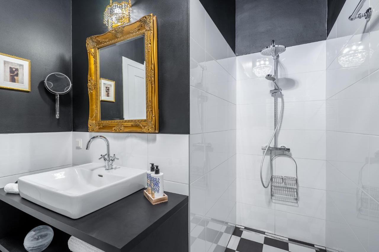 The Kiss - Luxurioeses City Loft Am Naschmarkt Vienna Luaran gambar